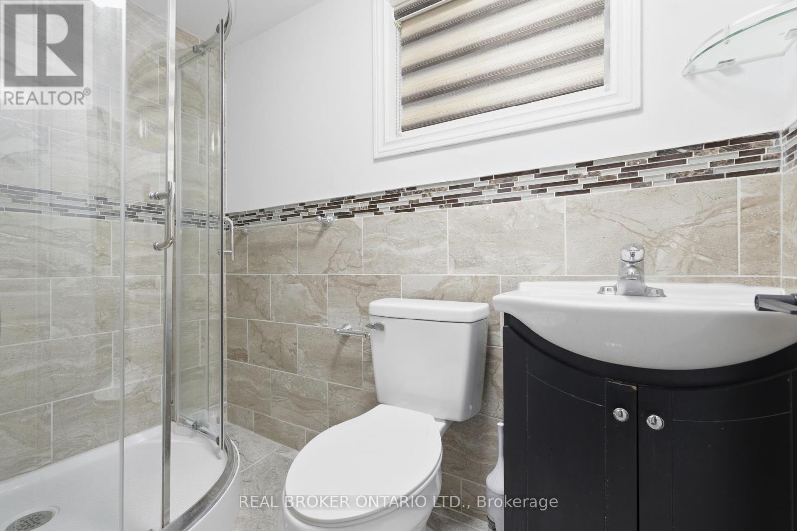 1324 Lawrence Avenue W, Toronto, Ontario  M6L 1A7 - Photo 22 - W12555428