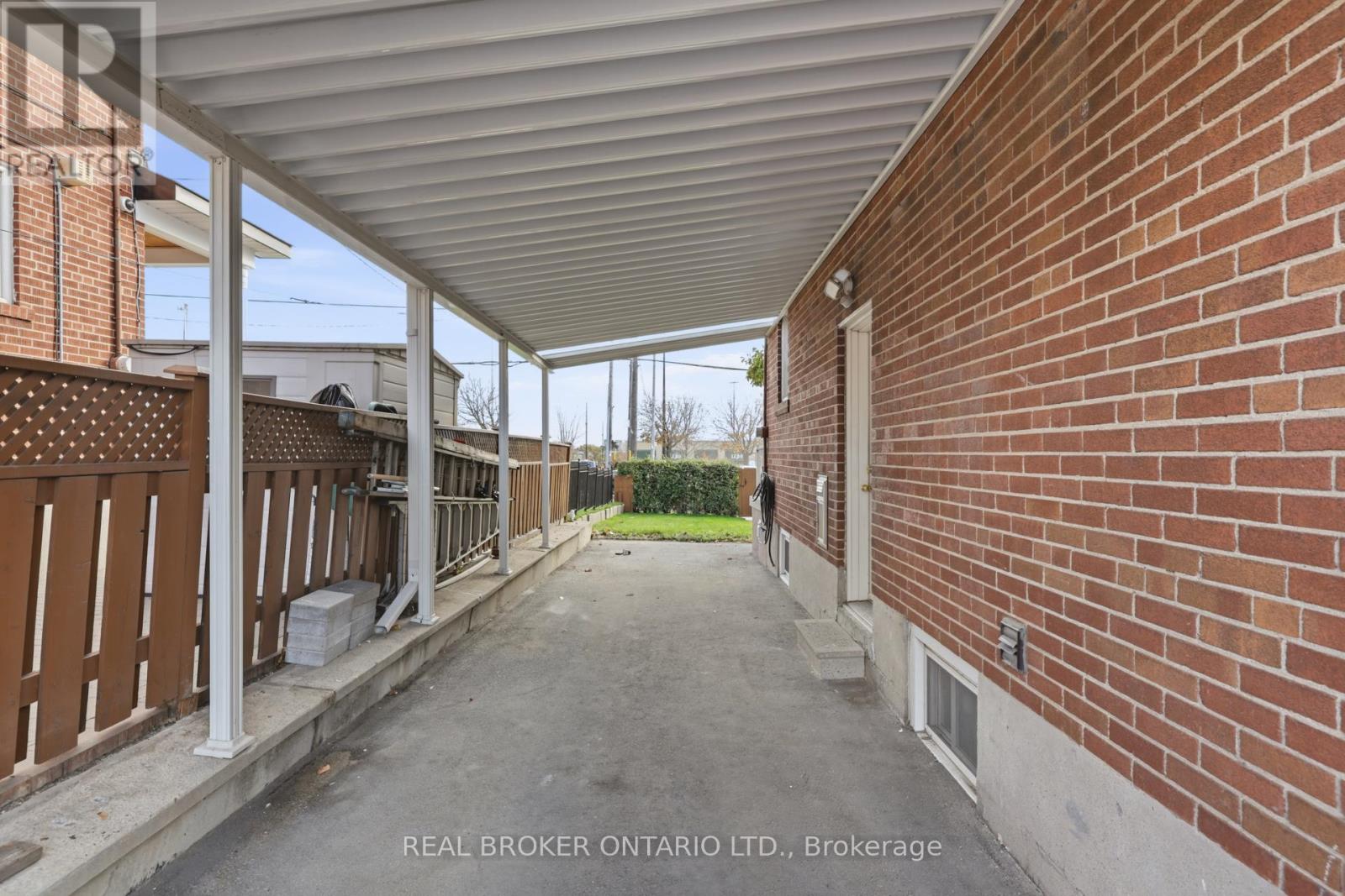 1324 Lawrence Avenue W, Toronto, Ontario  M6L 1A7 - Photo 24 - W12555428