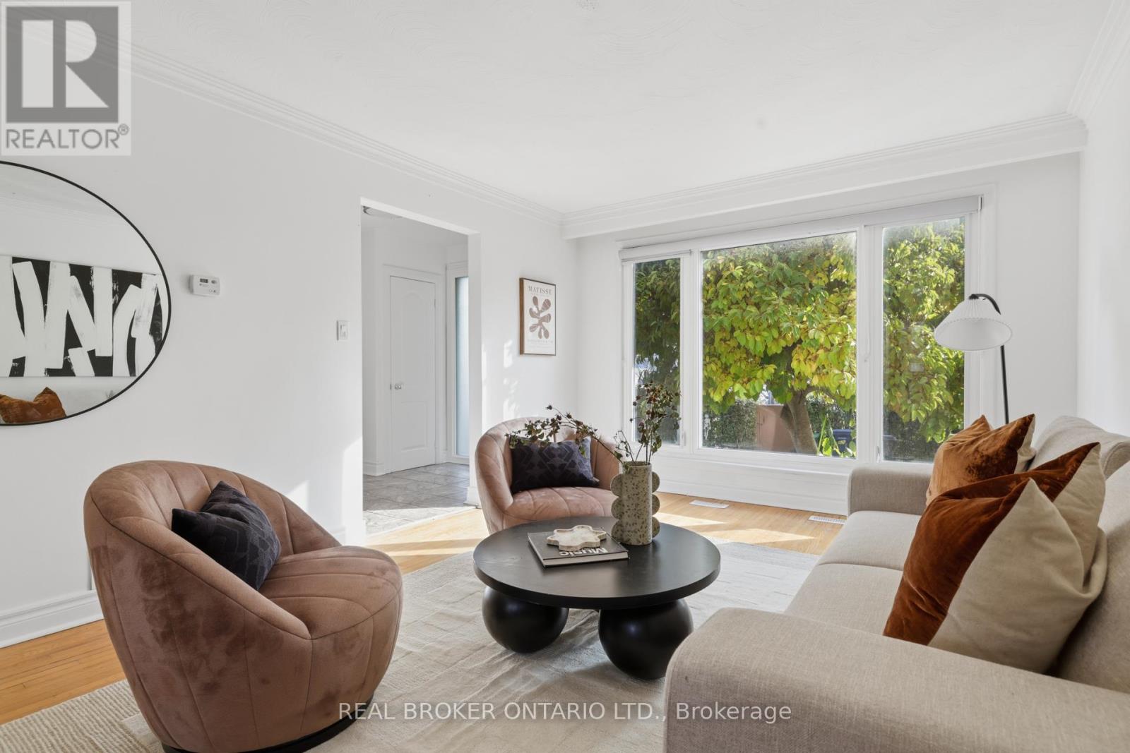 1324 Lawrence Avenue W, Toronto, Ontario  M6L 1A7 - Photo 3 - W12555428