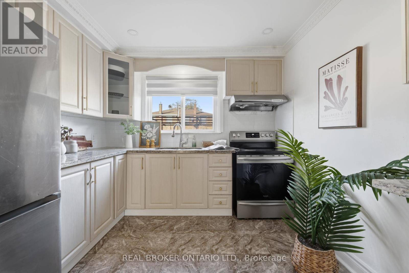 1324 Lawrence Avenue W, Toronto, Ontario  M6L 1A7 - Photo 8 - W12555428