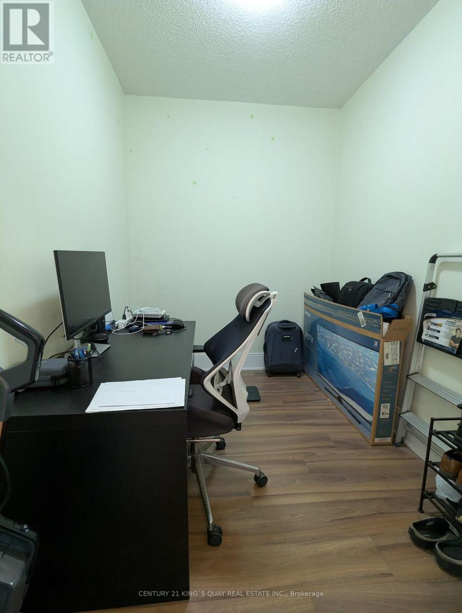 2210 - 330 Burnhamthorpe Road W, Mississauga, Ontario  L5B 0E1 - Photo 5 - W12555482