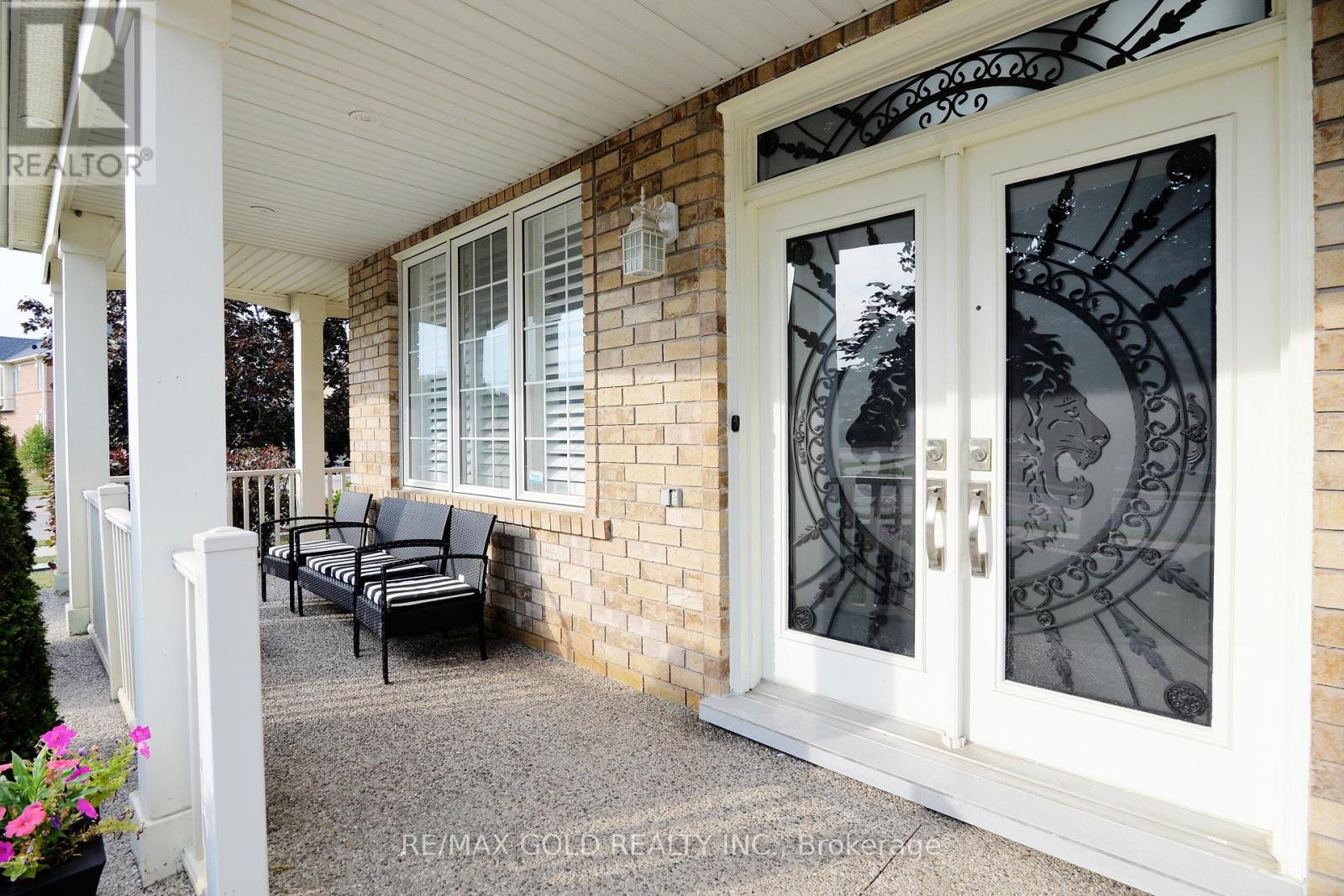 1 Blaketon Court, Brampton, Ontario  L6P 1G4 - Photo 3 - W12555504