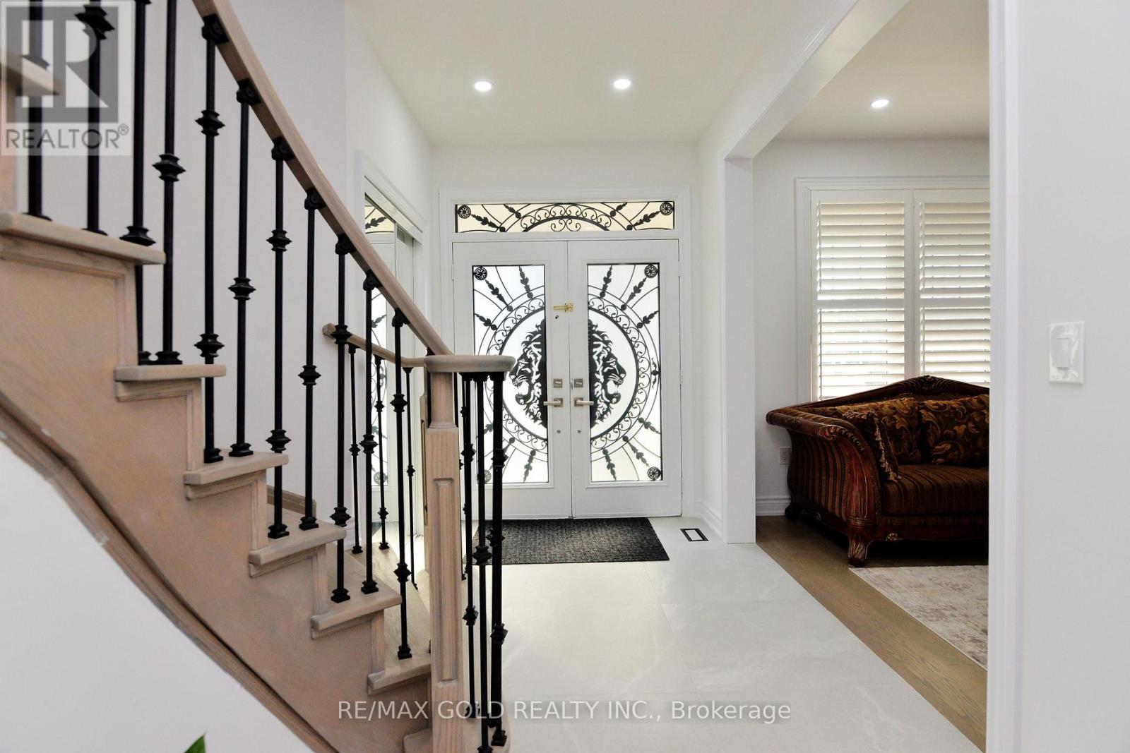 1 Blaketon Court, Brampton, Ontario  L6P 1G4 - Photo 6 - W12555504