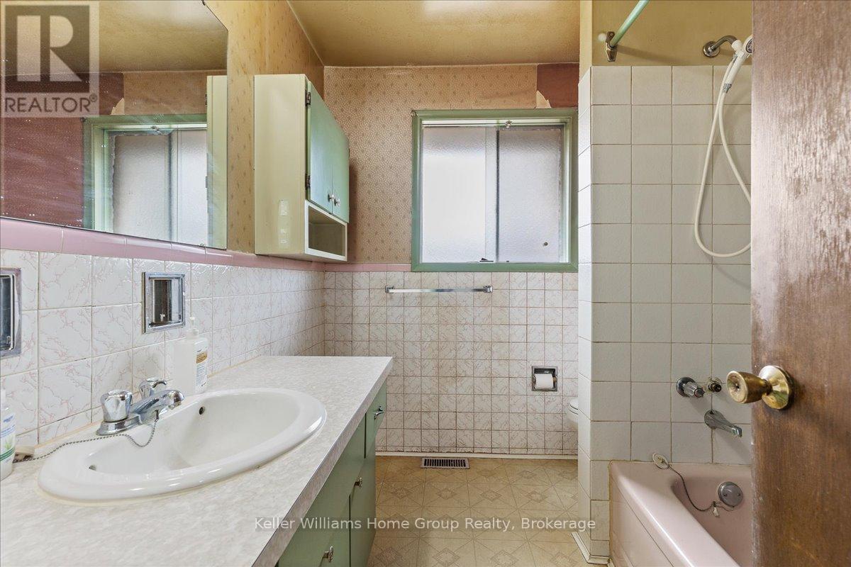 15 Dakota Drive, Guelph, Ontario  N1E 1J6 - Photo 17 - X12555610