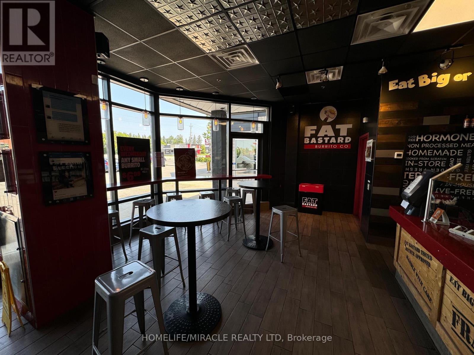 351 Kent Street W, Kawartha Lakes, Ontario K9V 2Z7 - Photo 3 - X12555496