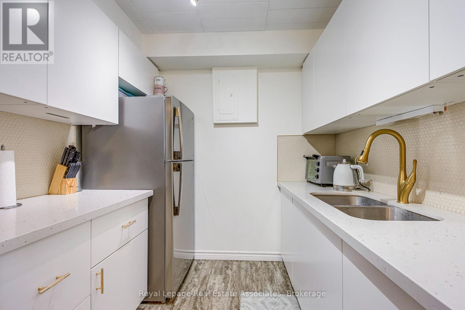 58 - 63 Conroy Crescent, Guelph, Ontario N1G 2V5 - Photo 10 - X12555534