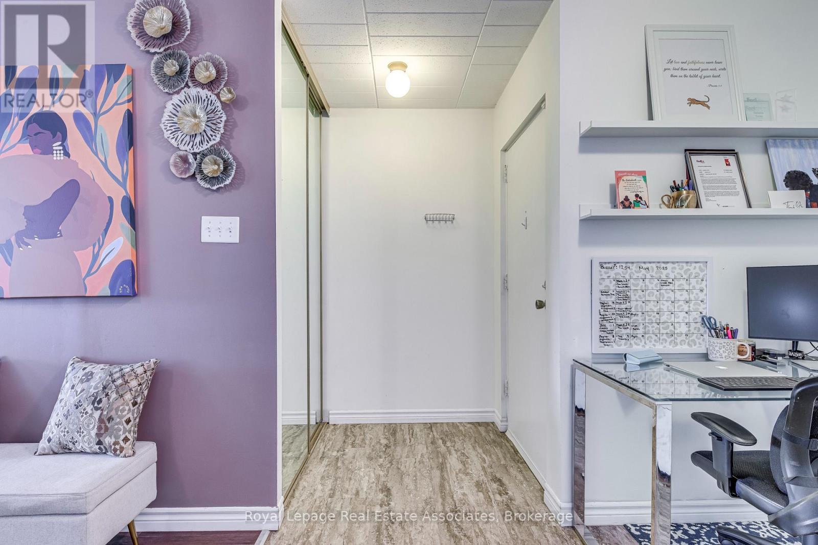 58 - 63 Conroy Crescent, Guelph, Ontario N1G 2V5 - Photo 5 - X12555534