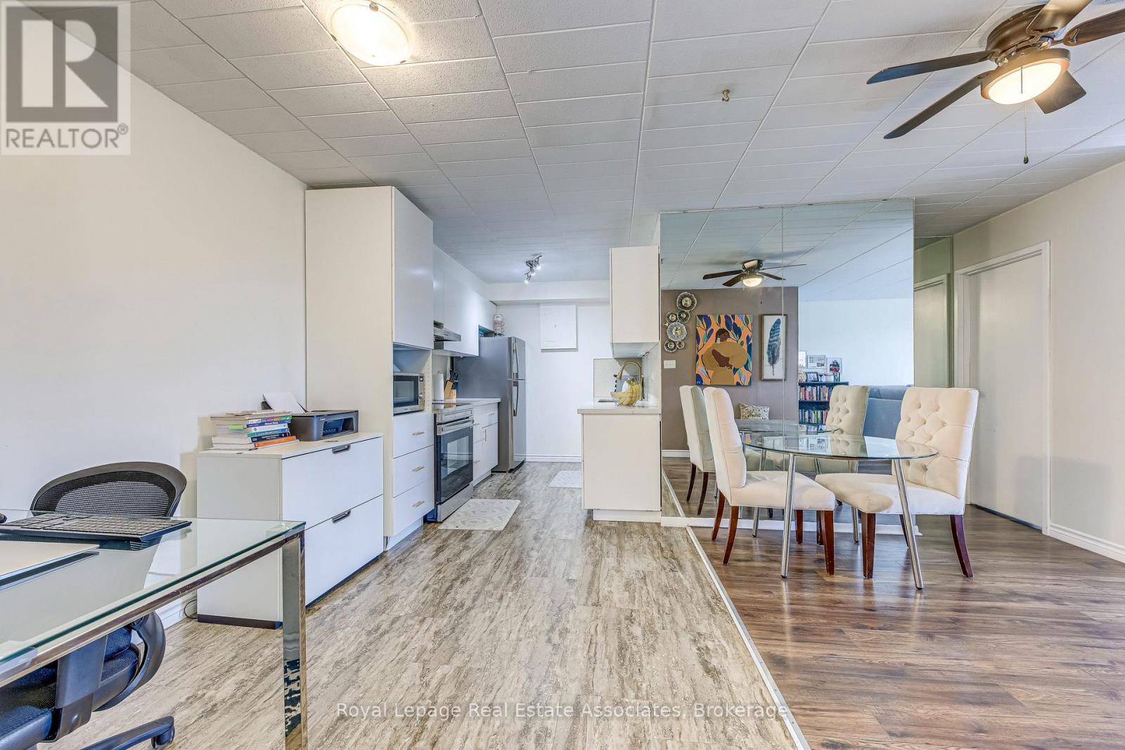 58 - 63 Conroy Crescent, Guelph, Ontario N1G 2V5 - Photo 6 - X12555534