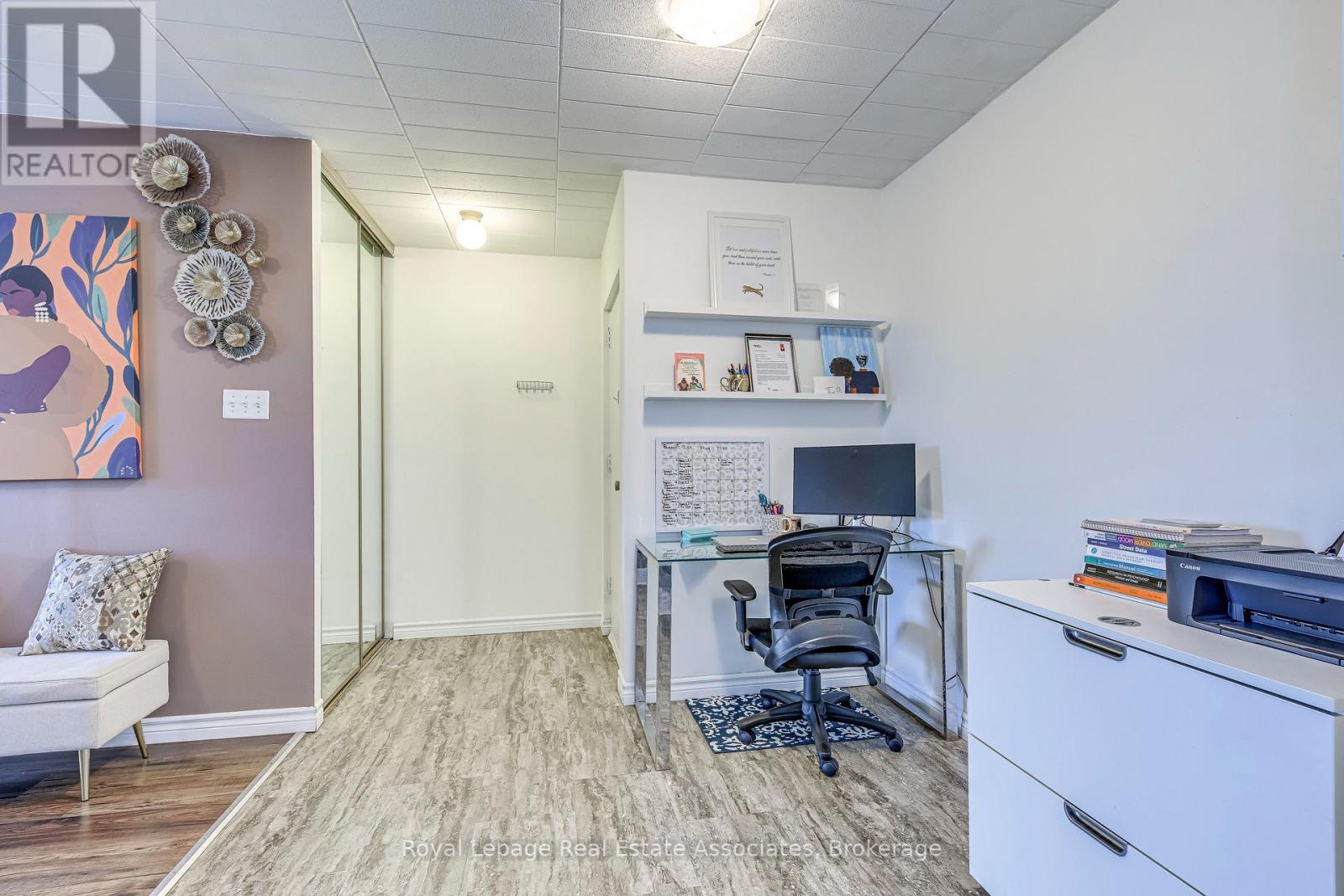 58 - 63 Conroy Crescent, Guelph, Ontario N1G 2V5 - Photo 7 - X12555534