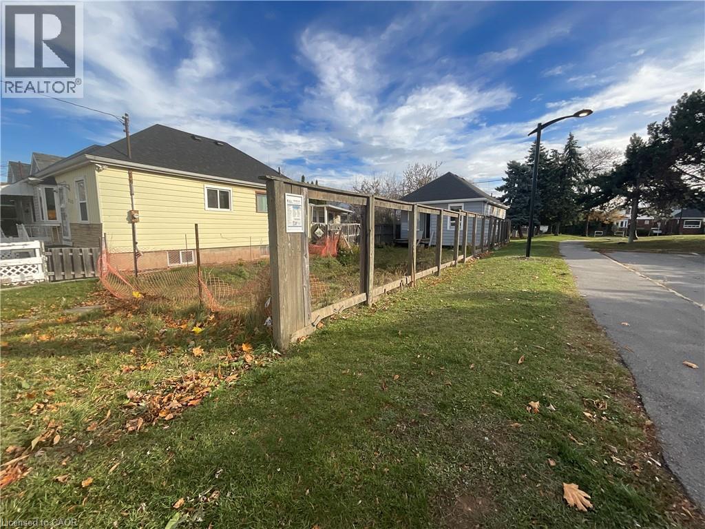 230 Cope Street, Hamilton, Ontario  L8H 5B5 - Photo 2 - 40788960