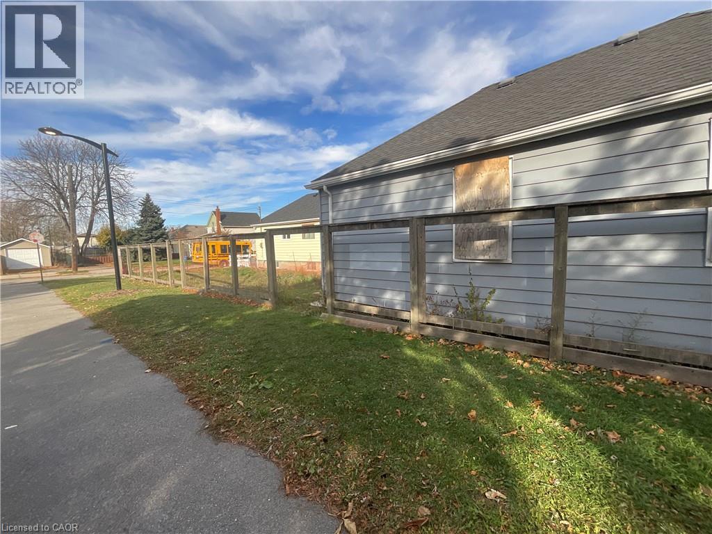 230 Cope Street, Hamilton, Ontario  L8H 5B5 - Photo 3 - 40788960