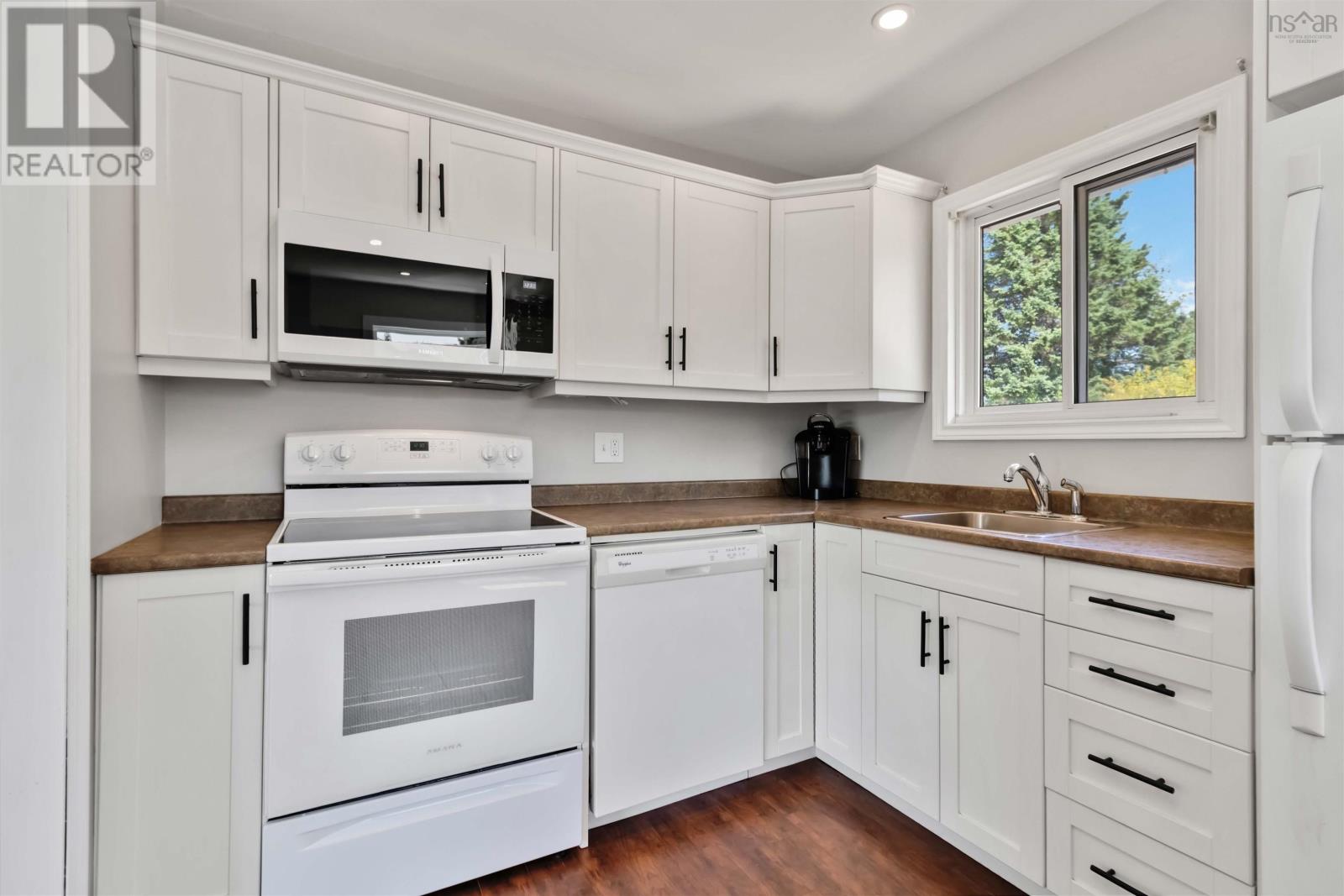 Property at 356 Astral Drive image 2