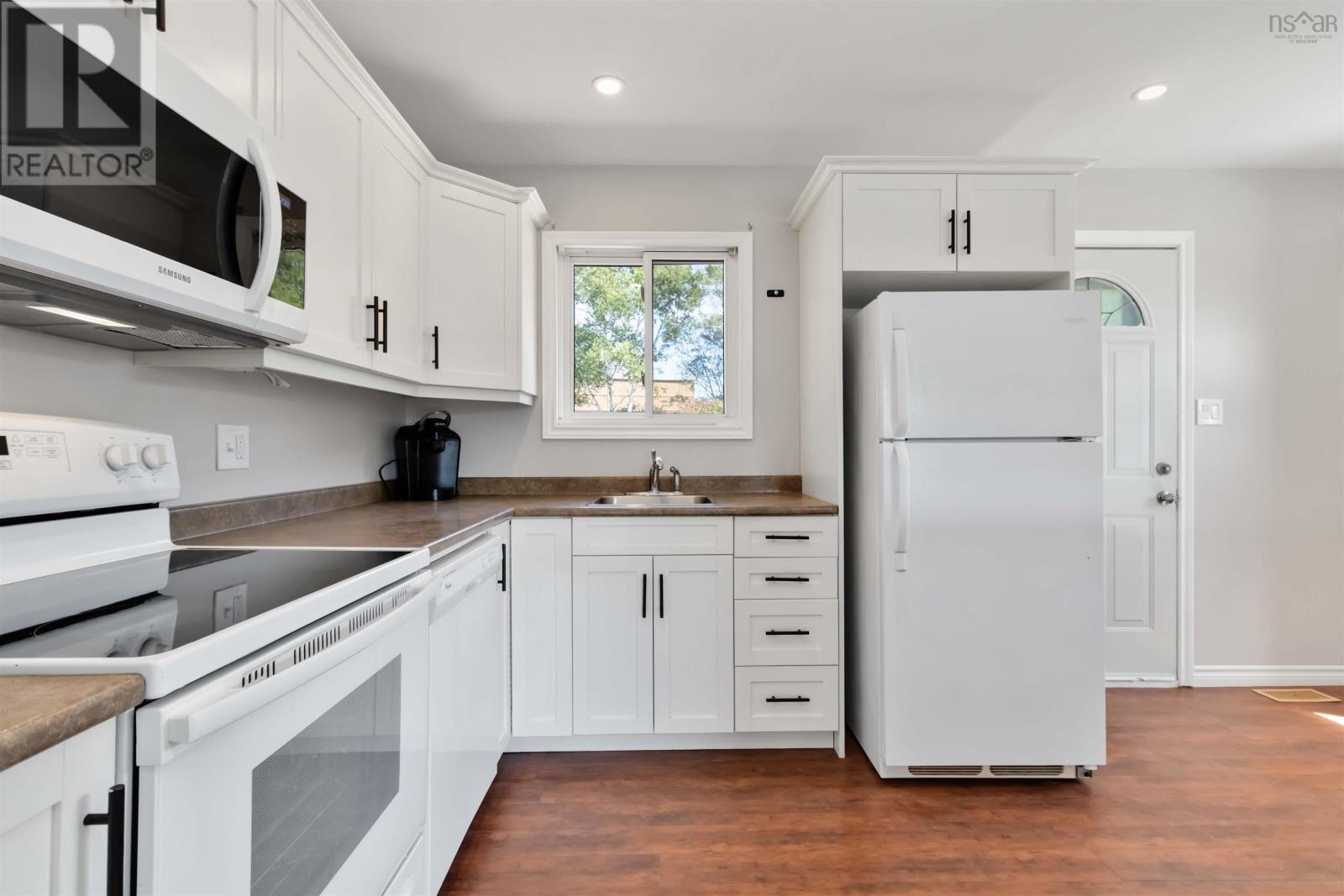 Property at 356 Astral Drive image 3