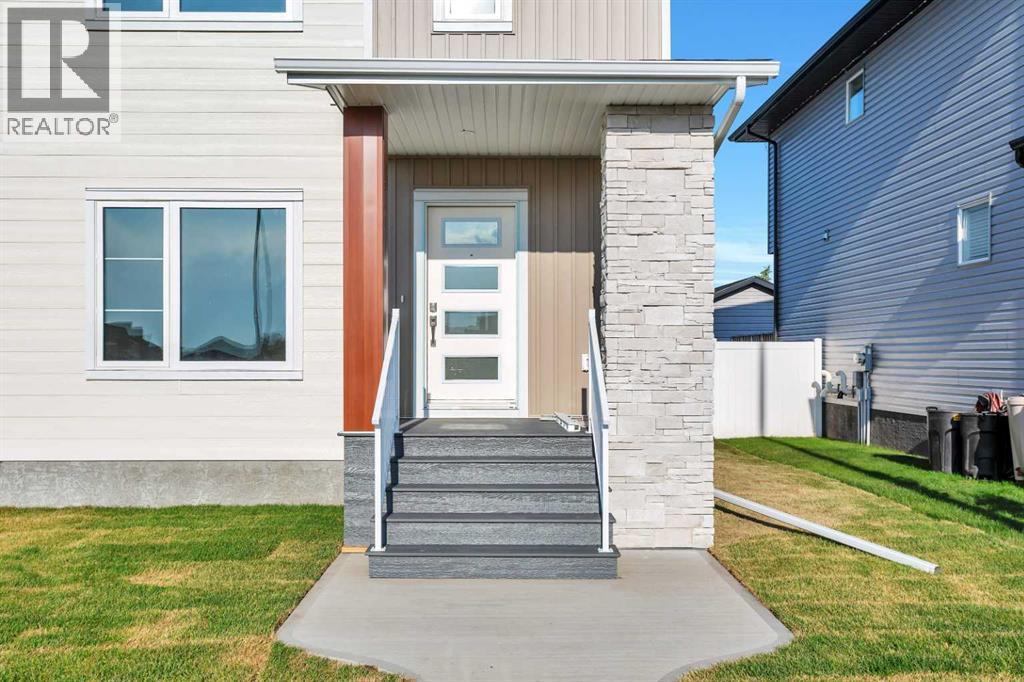 101 Aztec Crescent, Blackfalds, Alberta  T4M 0M7 - Photo 2 - A2233145