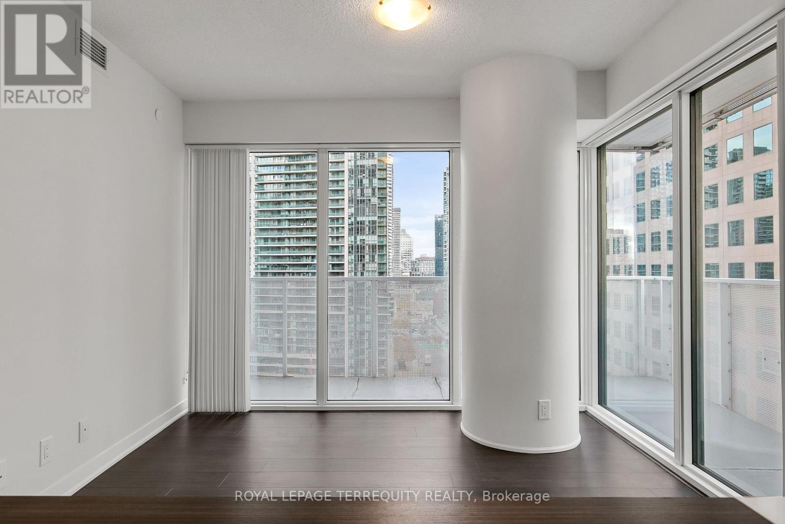 1207 - 88 Harbour Street, Toronto, Ontario  M5J 0C3 - Photo 10 - C12555720