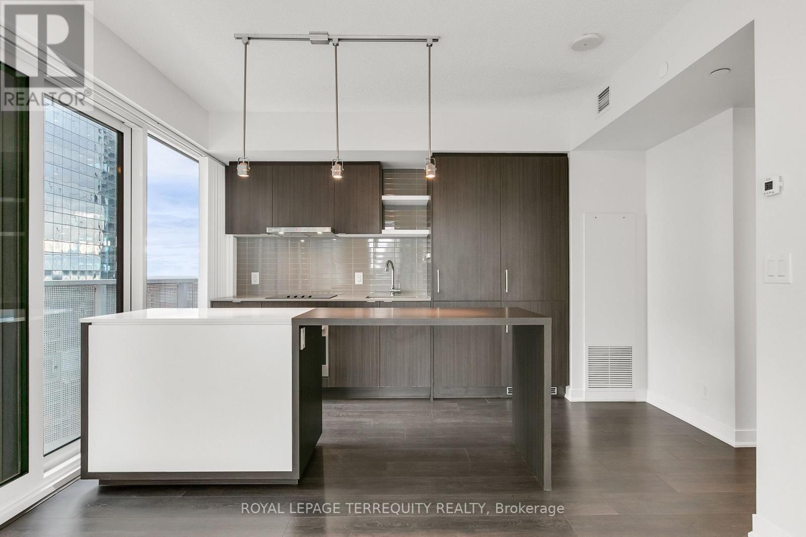 1207 - 88 Harbour Street, Toronto, Ontario  M5J 0C3 - Photo 11 - C12555720