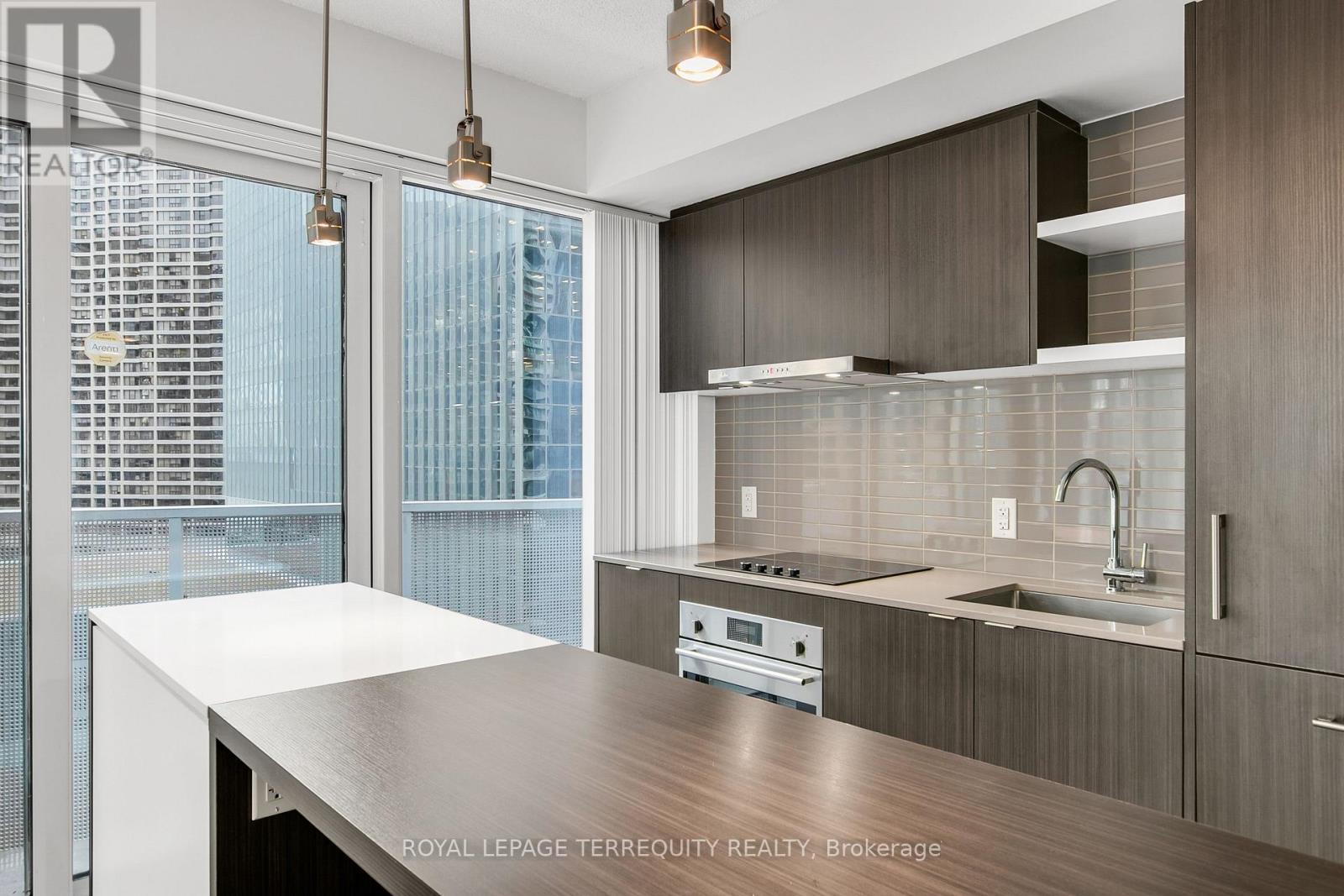 1207 - 88 Harbour Street, Toronto, Ontario  M5J 0C3 - Photo 13 - C12555720