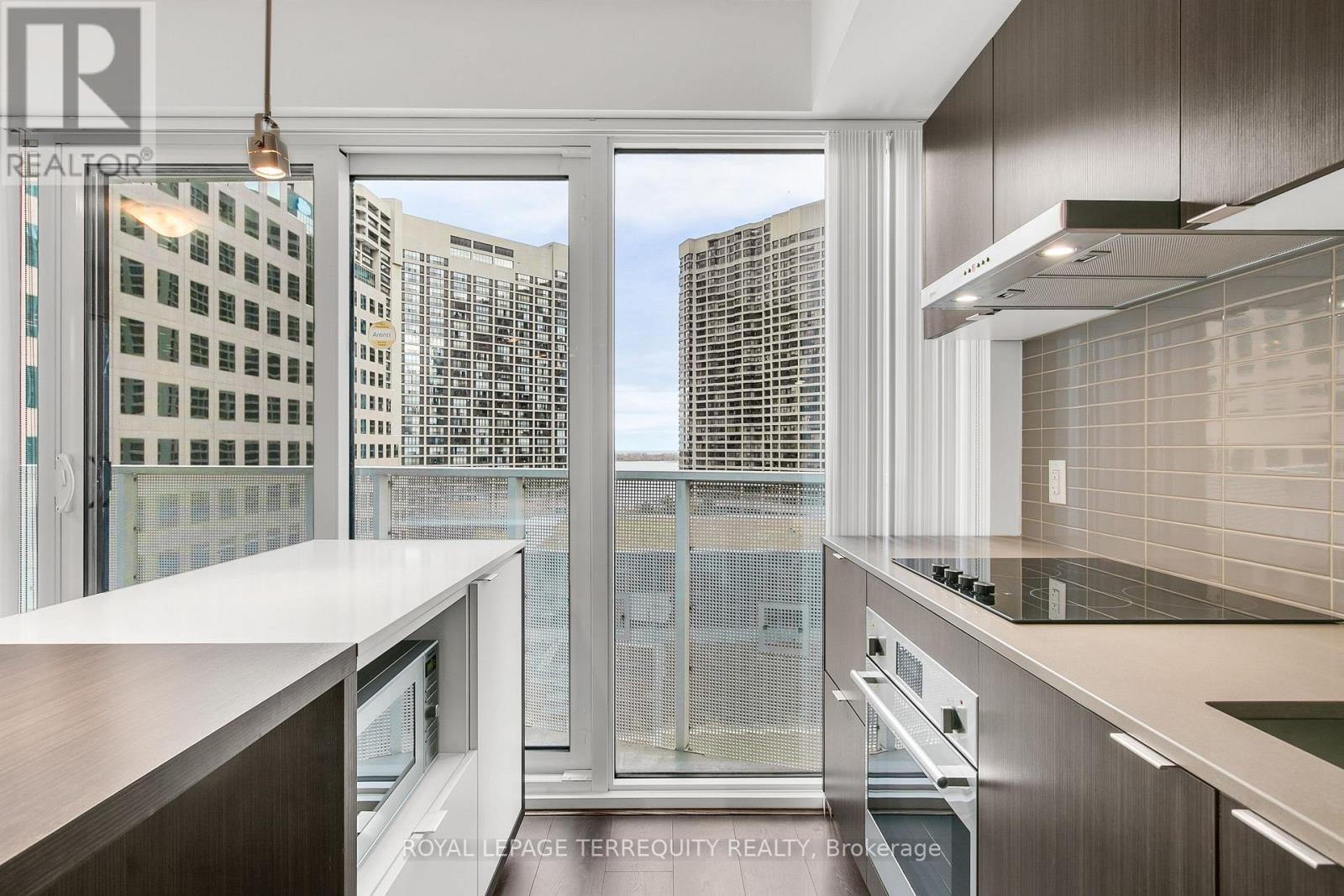 1207 - 88 Harbour Street, Toronto, Ontario  M5J 0C3 - Photo 15 - C12555720