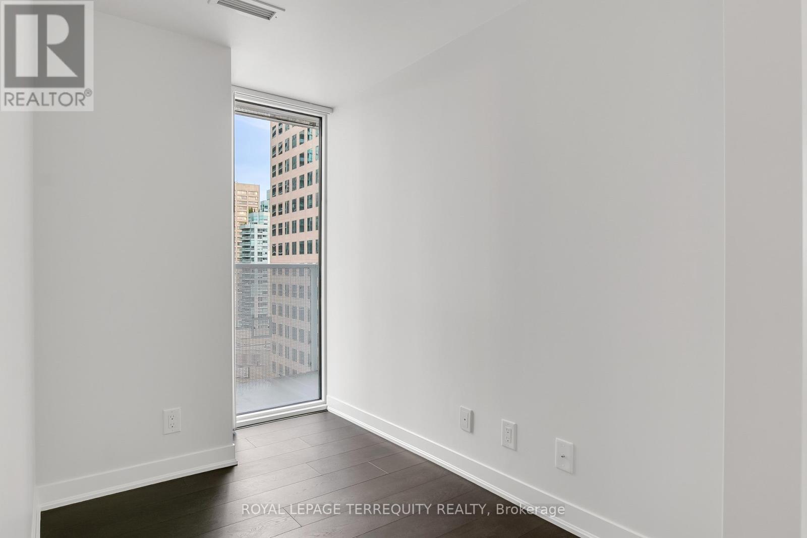 1207 - 88 Harbour Street, Toronto, Ontario  M5J 0C3 - Photo 16 - C12555720