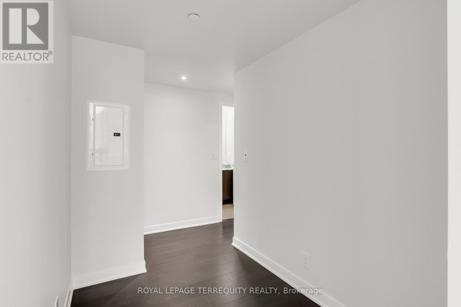 1207 - 88 Harbour Street, Toronto, Ontario  M5J 0C3 - Photo 17 - C12555720