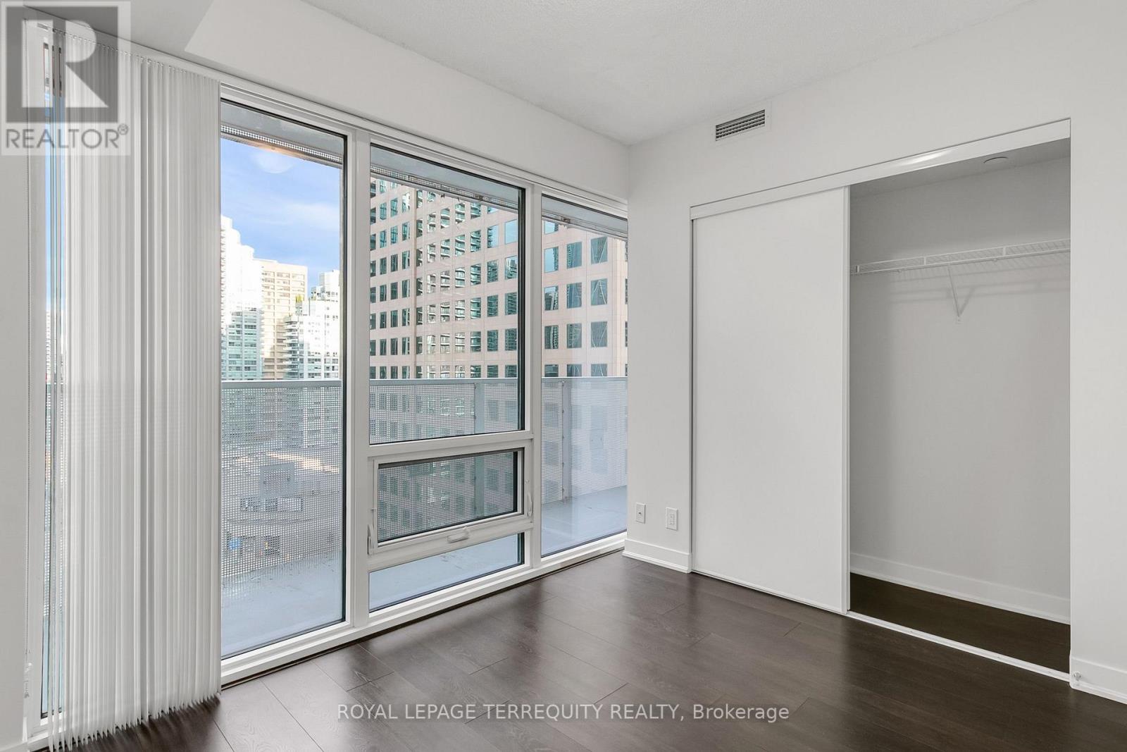 1207 - 88 Harbour Street, Toronto, Ontario  M5J 0C3 - Photo 18 - C12555720