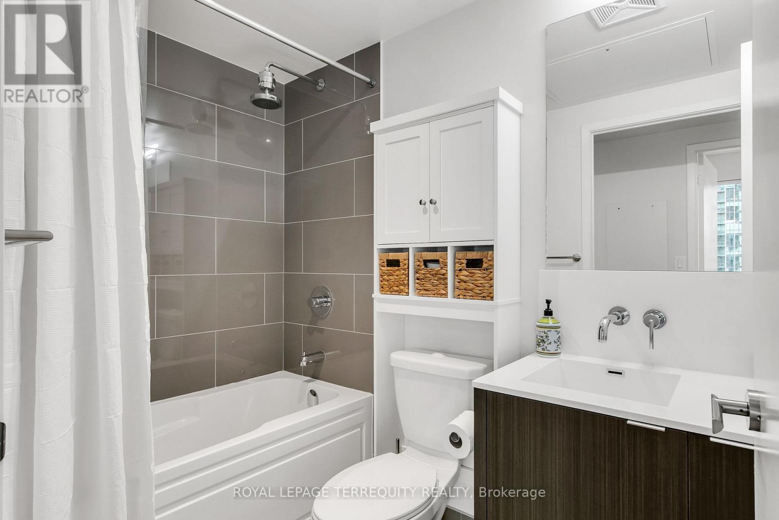 1207 - 88 Harbour Street, Toronto, Ontario  M5J 0C3 - Photo 19 - C12555720