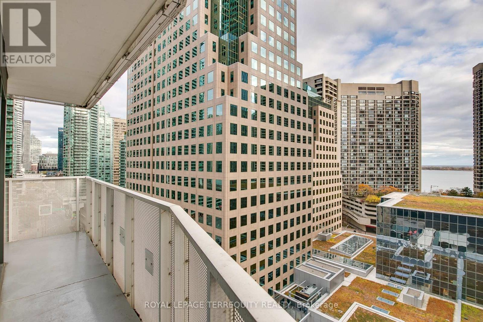 1207 - 88 Harbour Street, Toronto, Ontario  M5J 0C3 - Photo 20 - C12555720