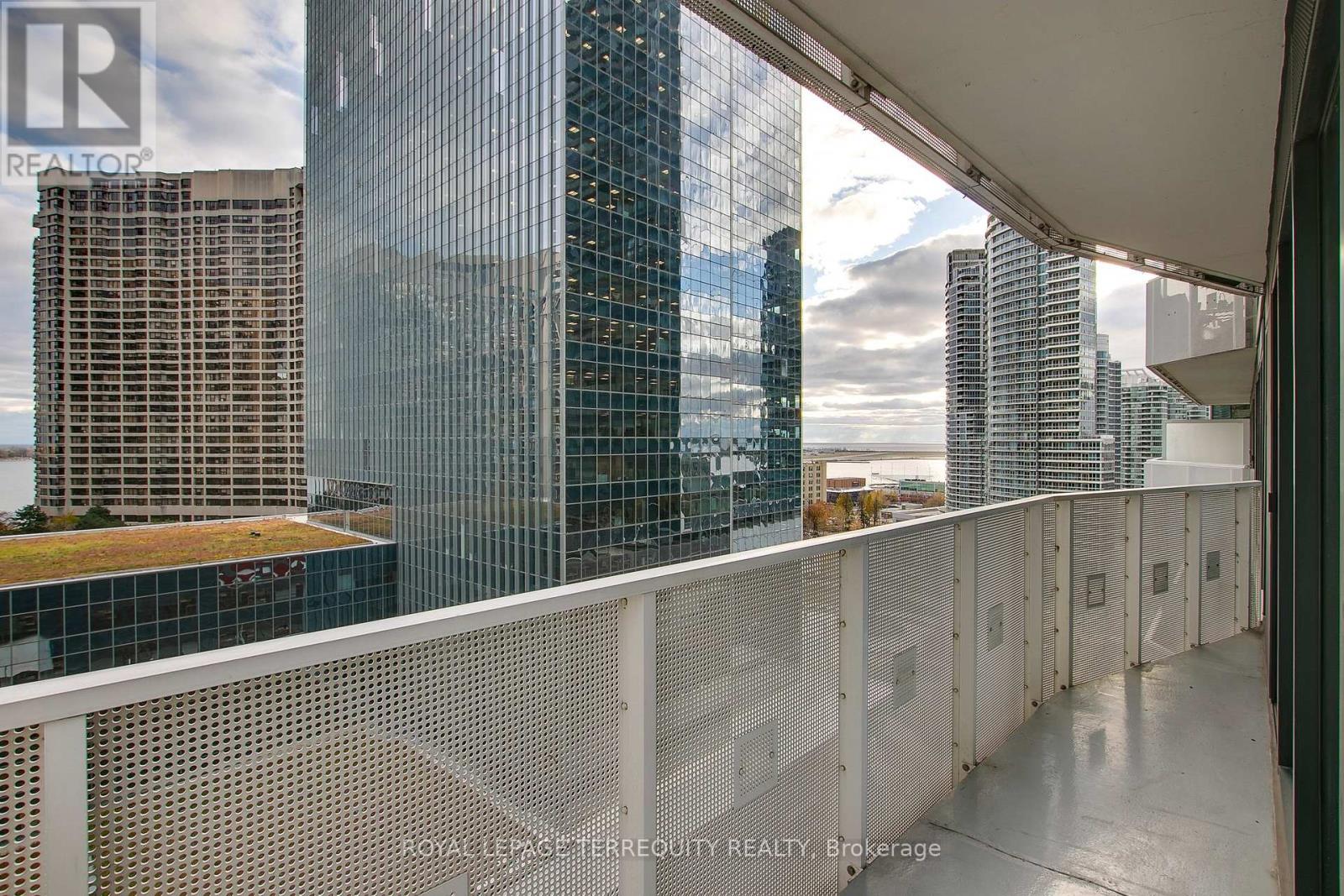 1207 - 88 Harbour Street, Toronto, Ontario  M5J 0C3 - Photo 21 - C12555720