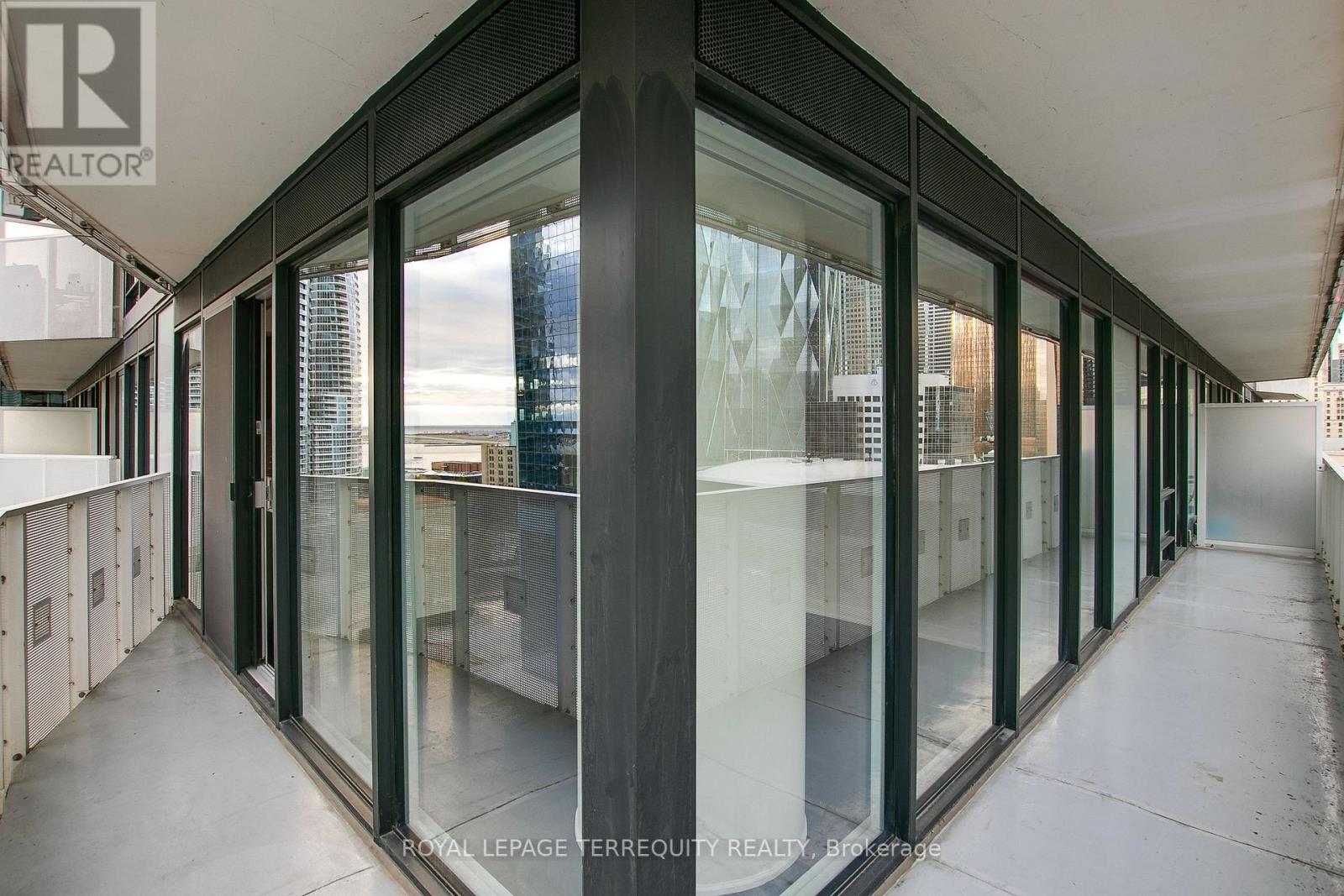 1207 - 88 Harbour Street, Toronto, Ontario  M5J 0C3 - Photo 23 - C12555720