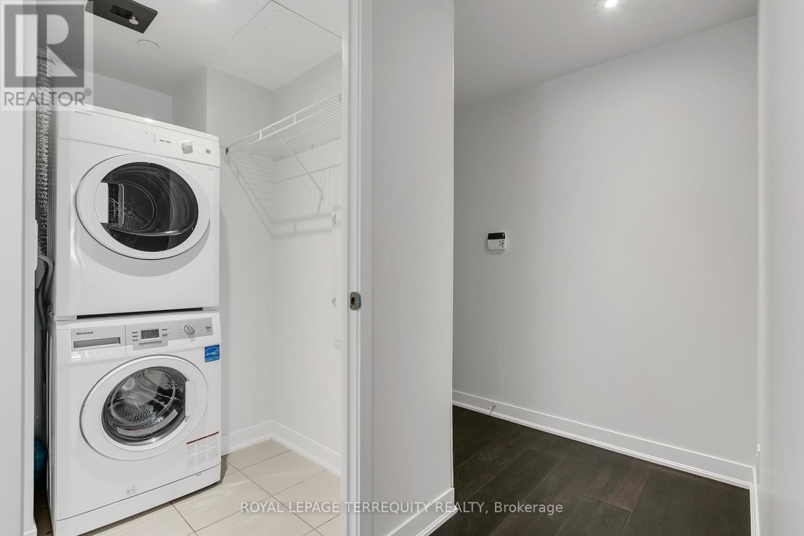 1207 - 88 Harbour Street, Toronto, Ontario  M5J 0C3 - Photo 24 - C12555720