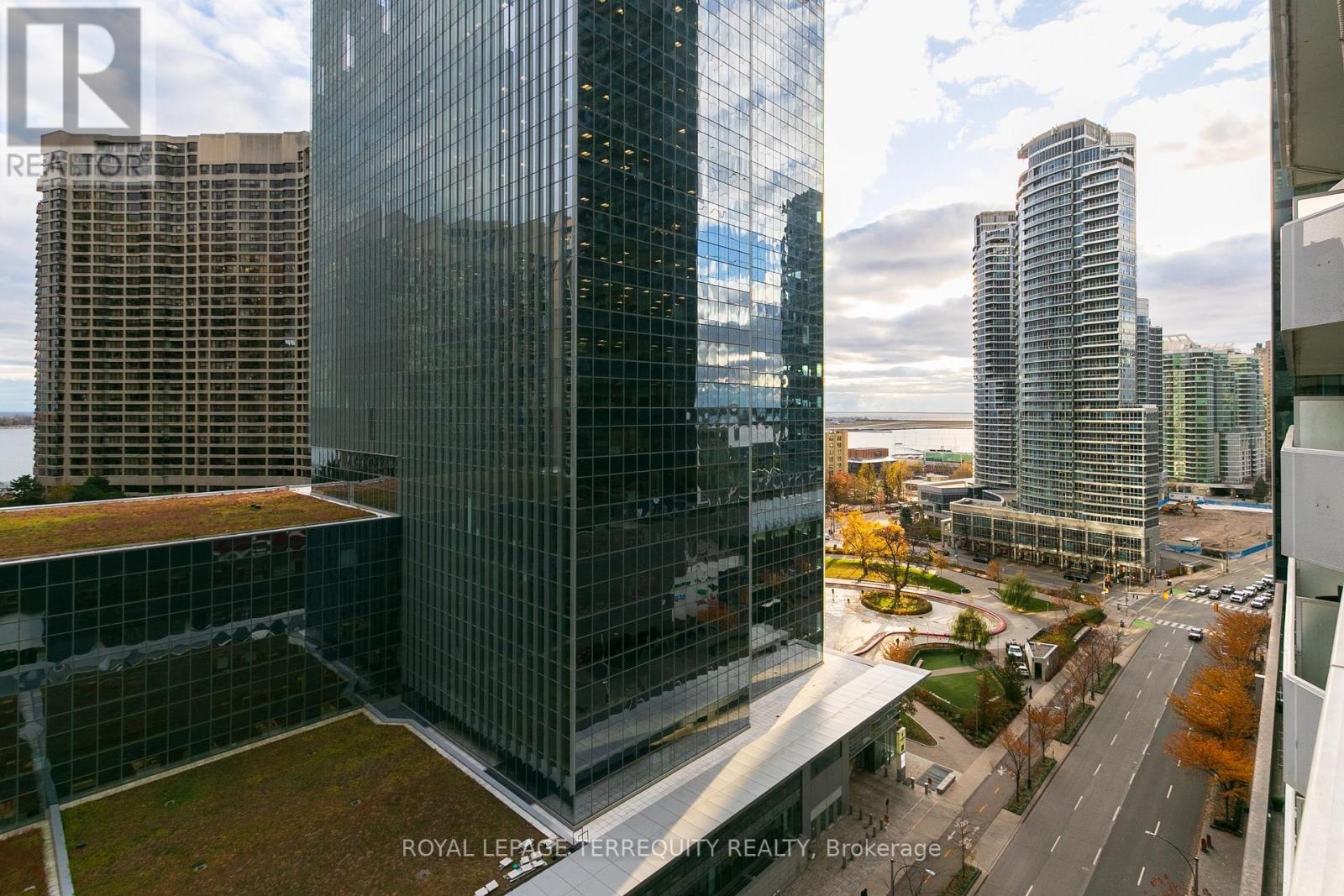 1207 - 88 Harbour Street, Toronto, Ontario  M5J 0C3 - Photo 25 - C12555720