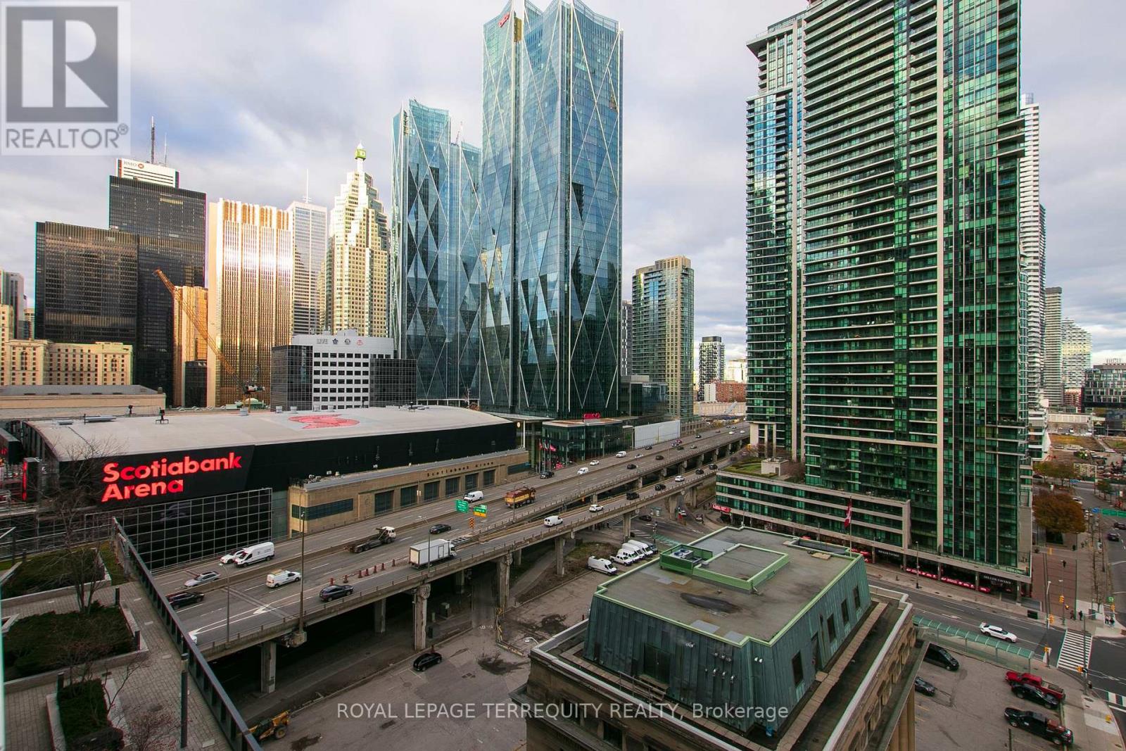 1207 - 88 Harbour Street, Toronto, Ontario  M5J 0C3 - Photo 27 - C12555720