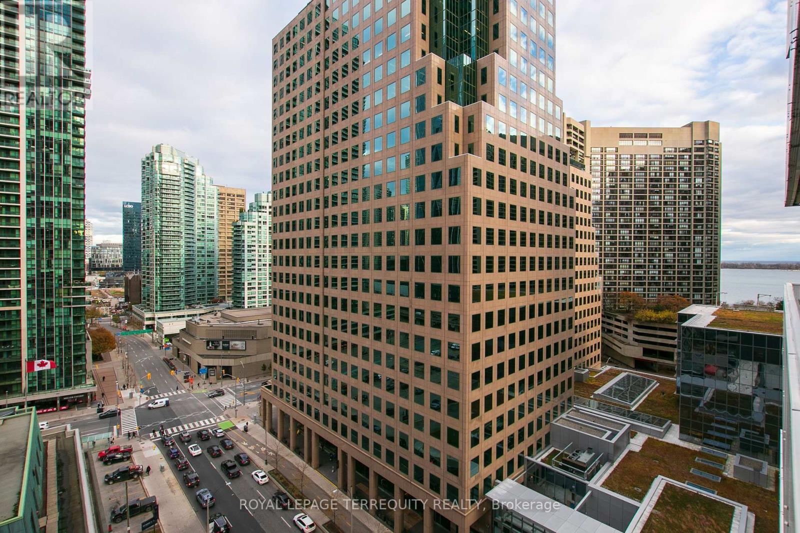 1207 - 88 Harbour Street, Toronto, Ontario  M5J 0C3 - Photo 28 - C12555720