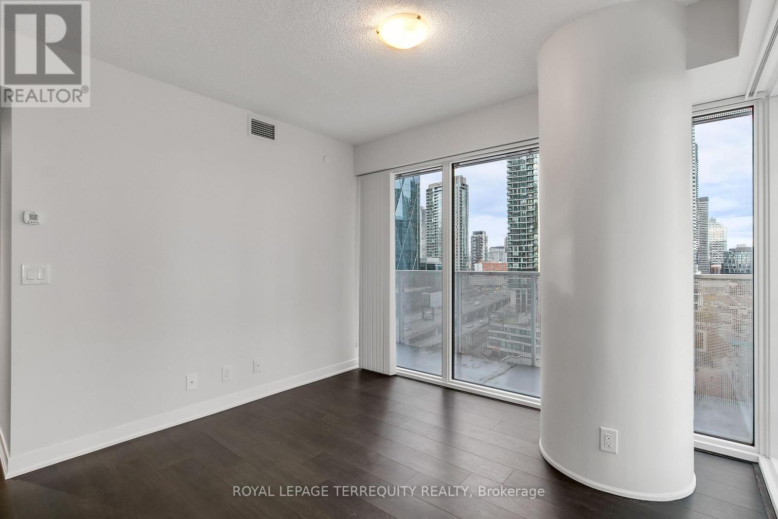 1207 - 88 Harbour Street, Toronto, Ontario  M5J 0C3 - Photo 7 - C12555720