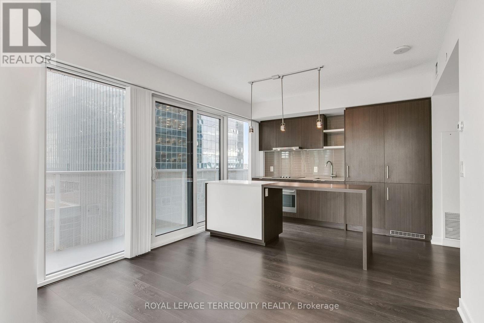 1207 - 88 Harbour Street, Toronto, Ontario  M5J 0C3 - Photo 8 - C12555720