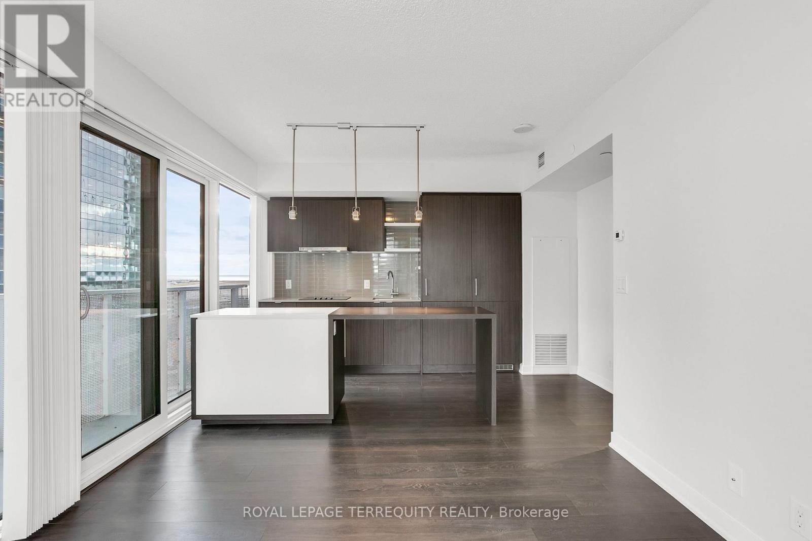 1207 - 88 Harbour Street, Toronto, Ontario  M5J 0C3 - Photo 9 - C12555720