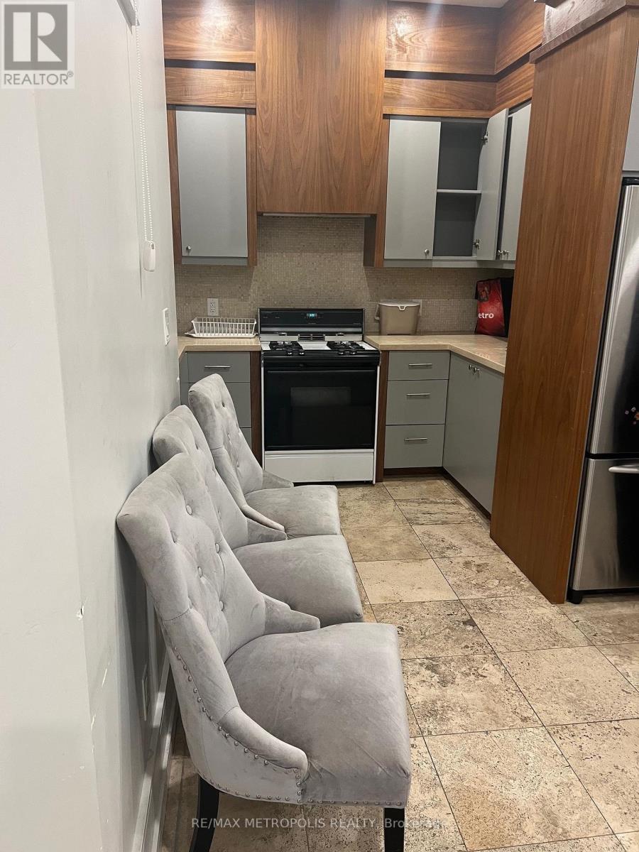 Lower - 94 Marilake Drive, Toronto, Ontario  M1S 1V7 - Photo 2 - E12555564