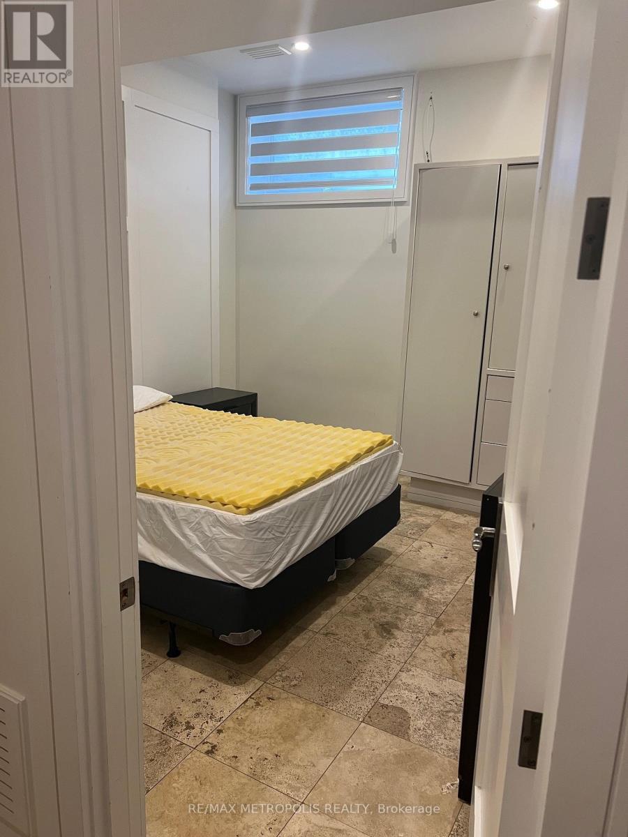 Lower - 94 Marilake Drive, Toronto, Ontario  M1S 1V7 - Photo 6 - E12555564