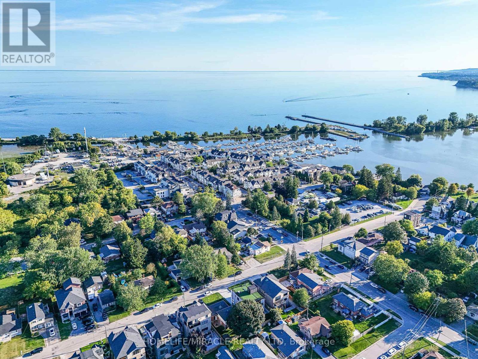 636 Annland Street, Pickering, Ontario  L1W 1B1 - Photo 4 - E12555698