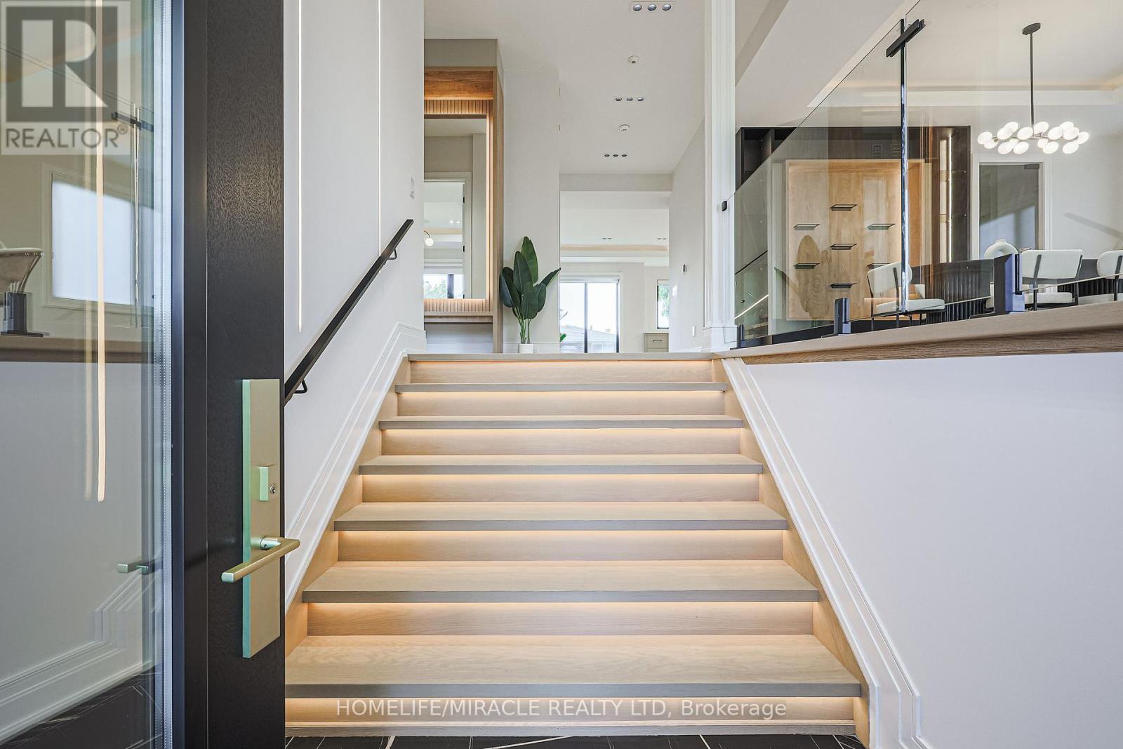 636 Annland Street, Pickering, Ontario  L1W 1B1 - Photo 8 - E12555698