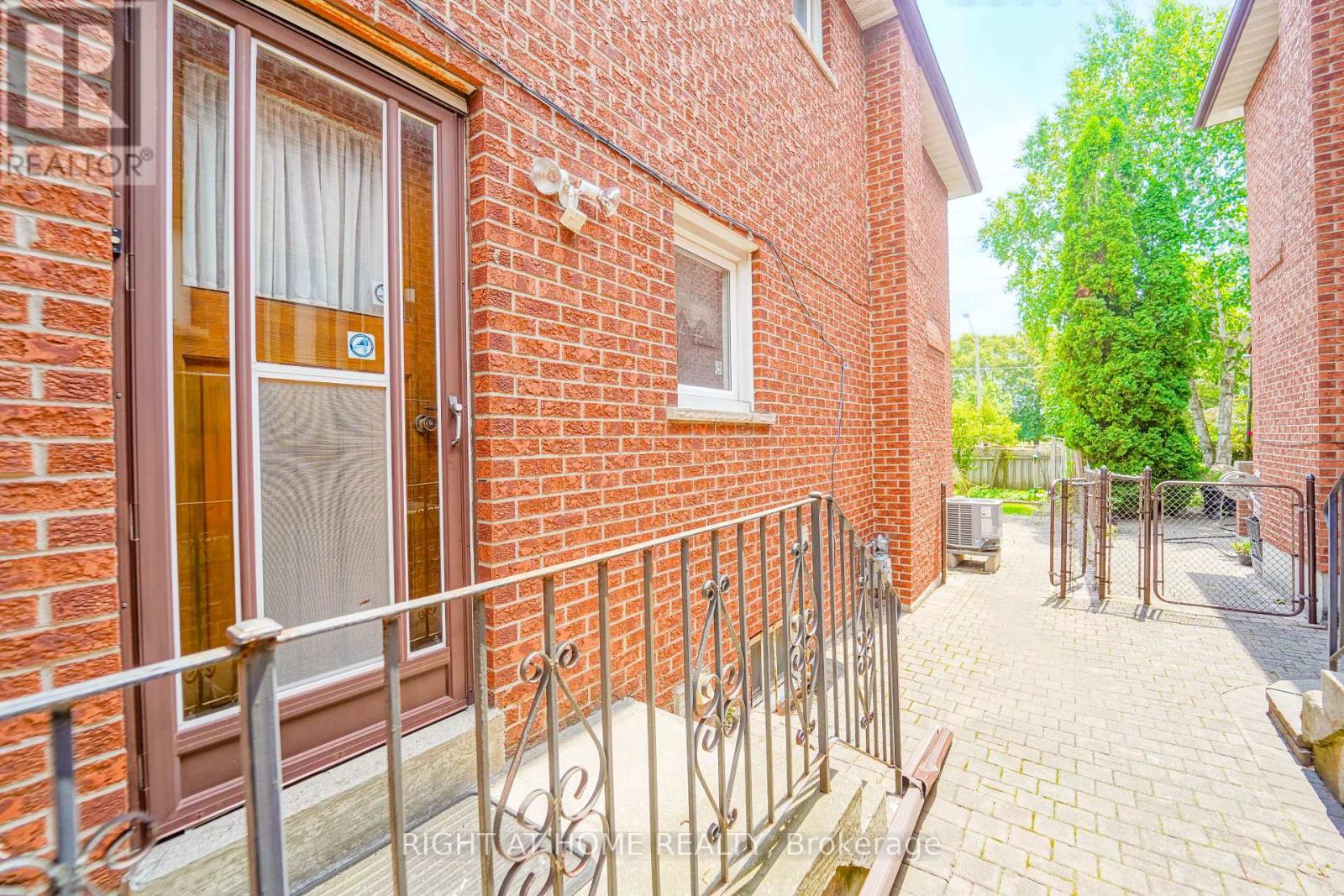 2 Lapworth Crescent, Toronto, Ontario  M1V 2M5 - Photo 34 - E12555742