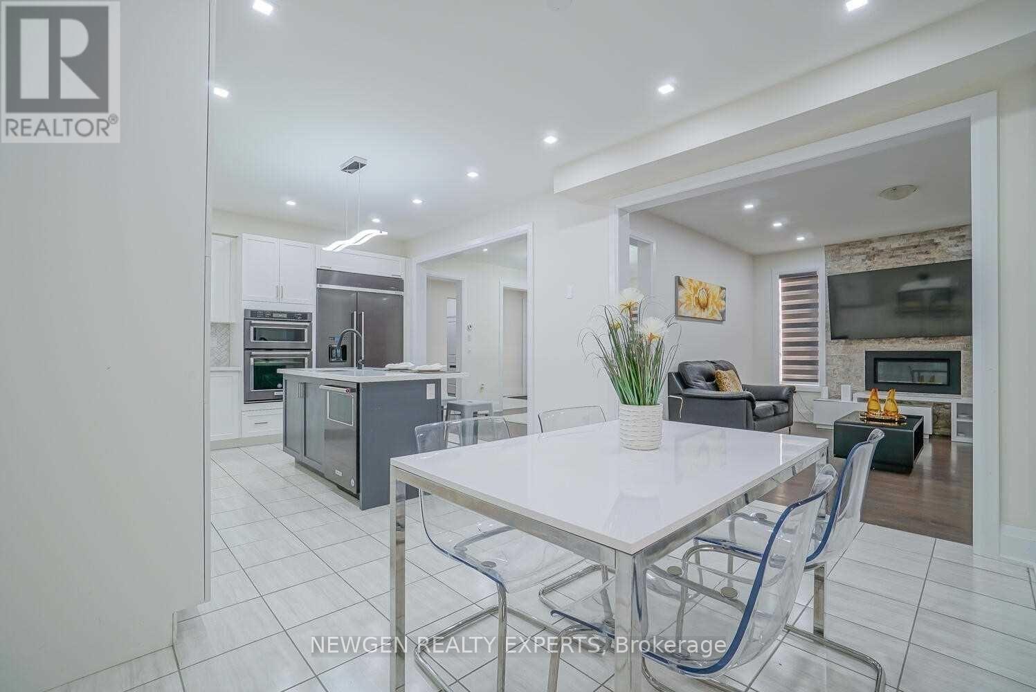 28 Dalecrest Road, Brampton, Ontario  L6X 5N3 - Photo 2 - W12551570