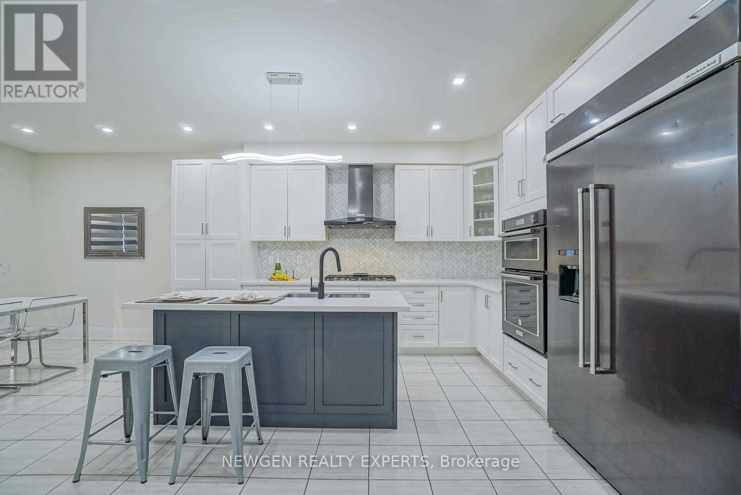 28 Dalecrest Road, Brampton, Ontario  L6X 5N3 - Photo 9 - W12551570