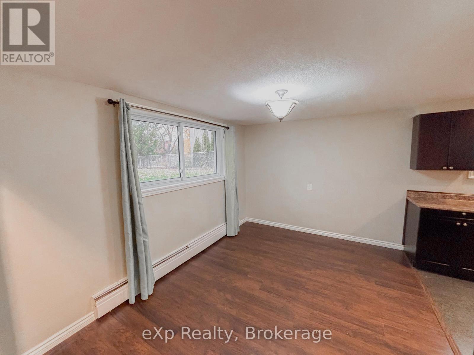 Unit 1 - 26 Woodfern Court, Kitchener, Ontario  N2E 1H4 - Photo 8 - X12539856