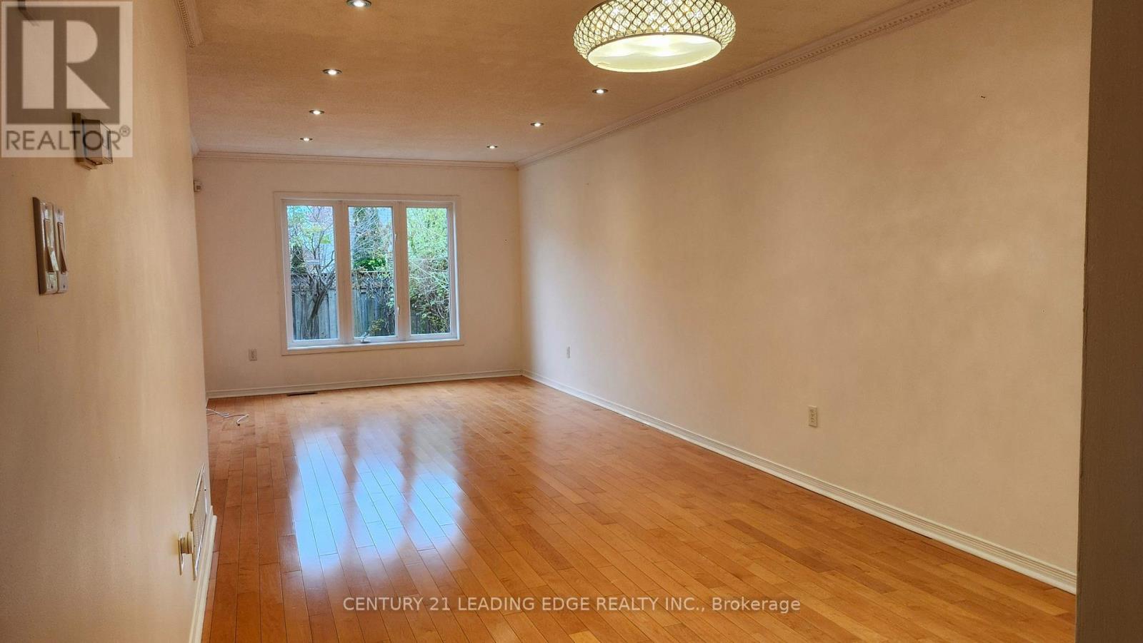 7 Angela Court, Markham, Ontario  L3S 4K8 - Photo 4 - N12555606