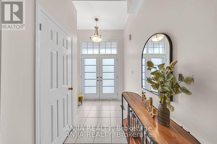 34 Horn Street, Whitchurch-Stouffville, Ontario  L4A 0X9 - Photo 2 - N12555650