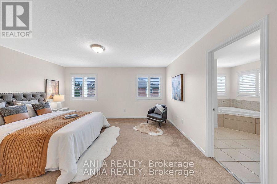 34 Horn Street, Whitchurch-Stouffville, Ontario  L4A 0X9 - Photo 3 - N12555650