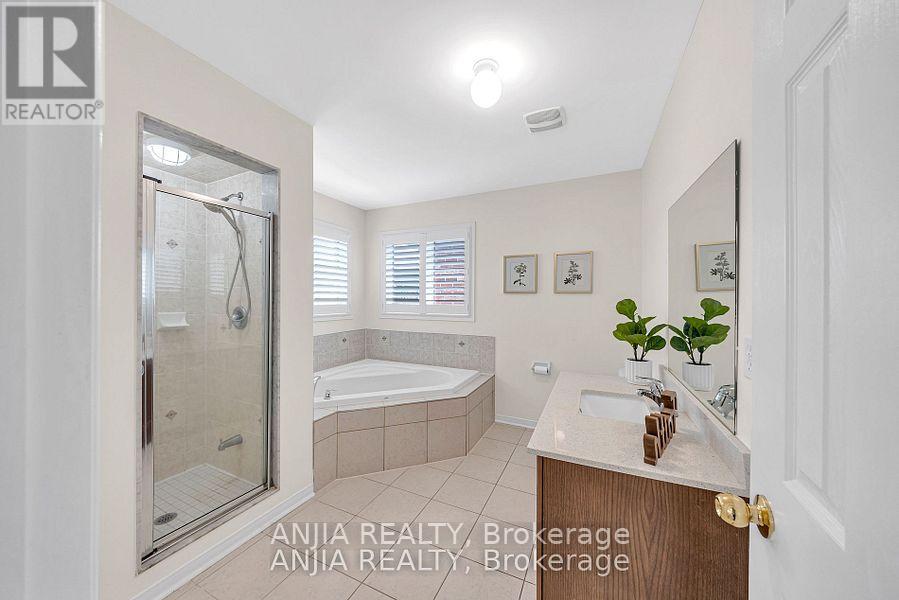 34 Horn Street, Whitchurch-Stouffville, Ontario  L4A 0X9 - Photo 5 - N12555650