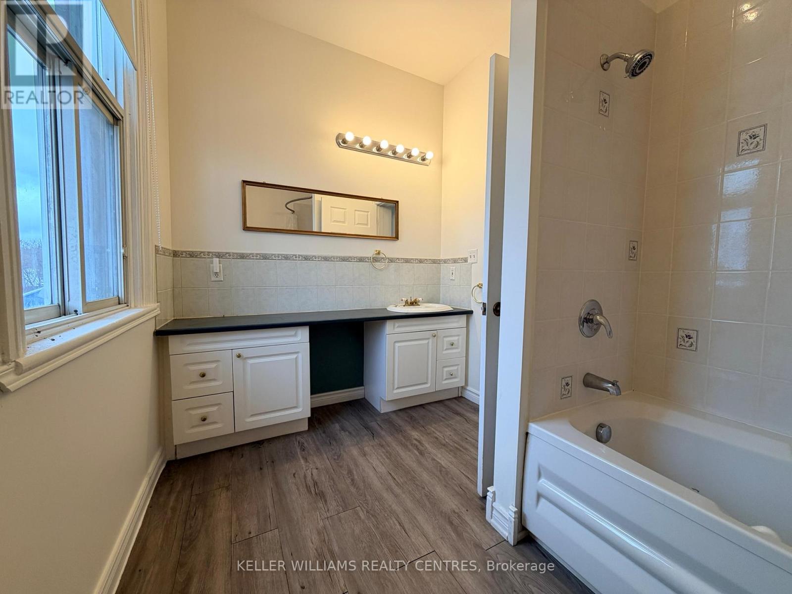 Unit C - 1 Simcoe Street, Penetanguishene, Ontario  L9M 1V2 - Photo 13 - S12555766