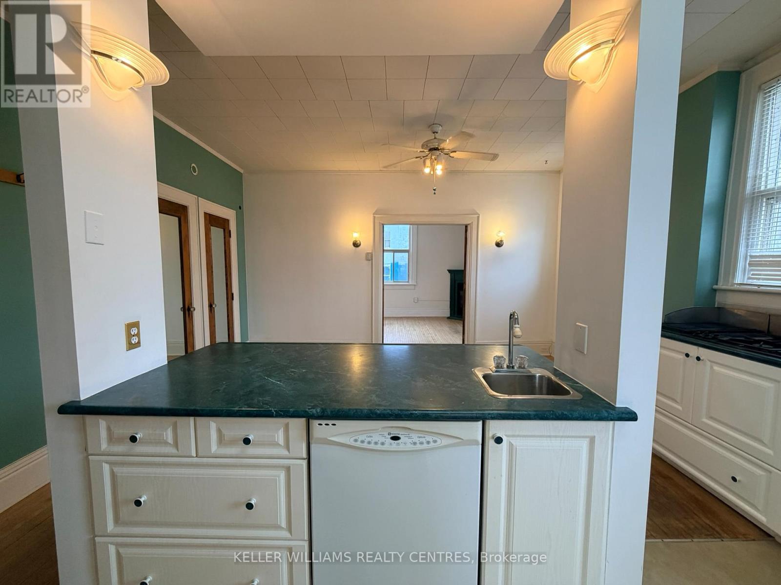 Unit C - 1 Simcoe Street, Penetanguishene, Ontario  L9M 1V2 - Photo 14 - S12555766